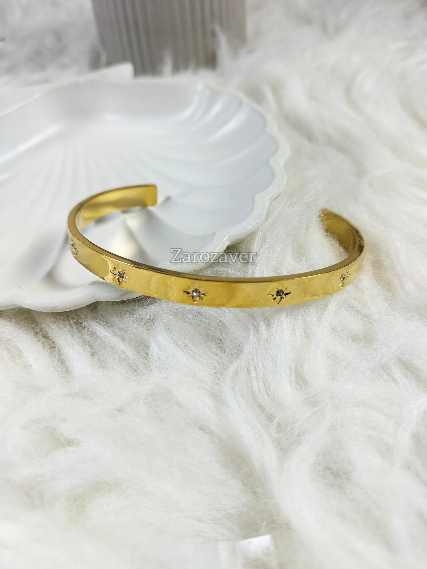 Stella Bangle