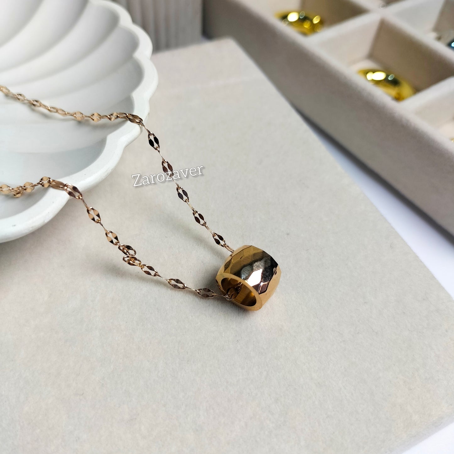 Kenith Pendent