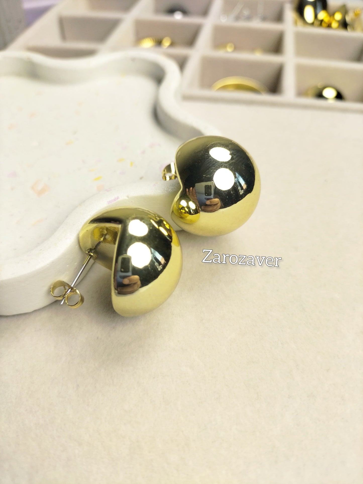 Round Studs